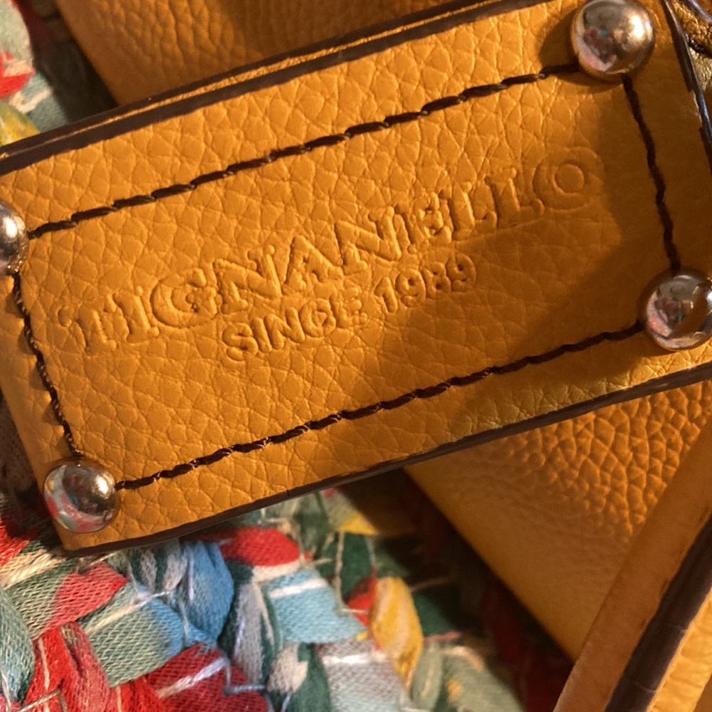 Vintage Mustard ( gold) Leather Handbag - Picture 6 of 11